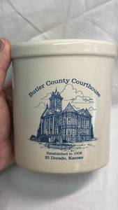 lot 146 image: Robinson Ransbottom Pottery Butler County Courthouse Stoneware Crock