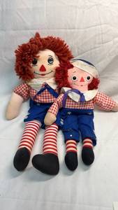 lot 148 image: Raggedy Ann and Raggedy Andy Cloth Doll Set