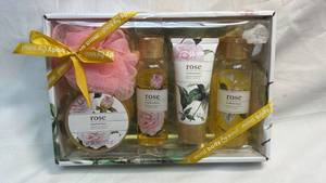 lot 155 image: Mind Body & Soul Rose Aromatherapy Bath Gift Set