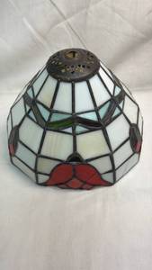 lot 160 image: Tiffany-Style Leaded Stained Glass Lamp Shade with Floral Motif