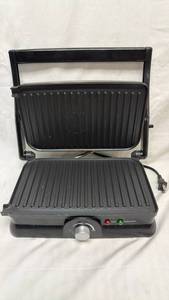 lot 182 image: Sunbeam Electric Indoor Grill and Panini Press