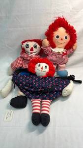 lot 233 image: Raggedy Ann Doll Collection with Fanny Pack