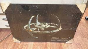 lot 24 image: Star Trek Deep Space Nine Space Station Light Up Print on MDF Display