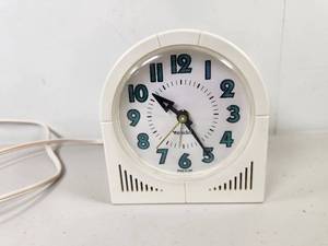 lot 85 image: Westclox Electric Alarm Clock