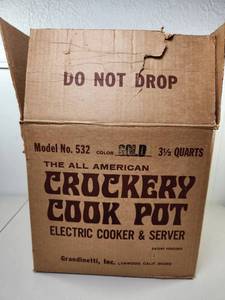 lot 86 image: Grandinetti All American Crockery Cook Pot Model 532 3.5 Quart Electric Slow Cooker