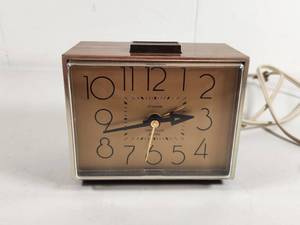 lot 105 image: Westclox Dialite Electric Alarm Clock with Wood Grain Case