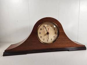 lot 107 image: Telechron Electric Mantel Clock Model 6B07 by Warren Telechron Co.