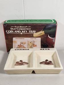 lot 118 image: Dual-Compartment Ceramic Coin and Key Tray with Duck Design