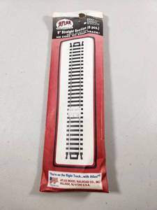 lot 126 image: Atlas HO Code 100 Snap-Track 9-Inch Straight Sections