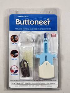 lot 154 image: Buttoneer Original Fastening System Kit