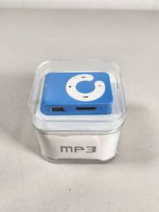 lot 160 image: Blue Compact Clip-On MP3 Player