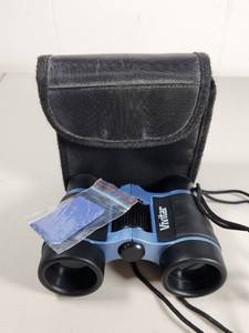 lot 162 image: Vivitar 4x30 Compact Binoculars with Carrying Case