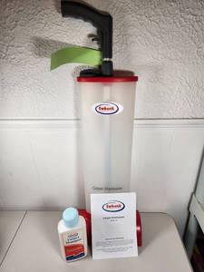 lot 178 image: Ewbank Model 250 Carpet Shampooer with Carpet Shampoo and Instructions