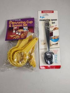 lot 184 image: 10-Piece Plastic Measuring Cup & Spoon Set with Fairgrove 4-Piece Stainless Steel Measuring Spoon Set