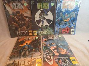 lot 1014 image: Batman Legends of the Dark Knight DC Comics - 5 ct