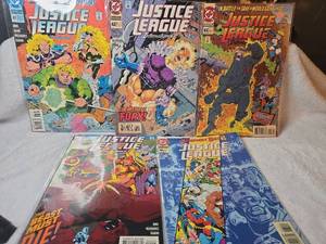 lot 1030 image: DC Justice League International Comics #61-65 lot