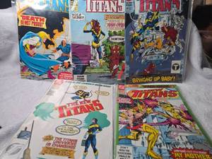 lot 1052 image: DC Comics The New Titans Comic Book Lot - Issues #83, #87, #88, #89 & #92