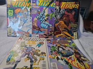 lot 1055 image: DC New Titans Comic Book Lot - Issues #106, #107, #108, #114 & More