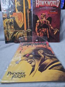 lot 1080 image: DC Comics Lot Green Arrow The Longbow Hunters & Hawkworld Books 1 and 3