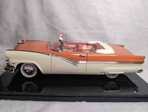 lot 1504 image: 1956 Ford Sunliner Convertible 118 Scale Diecast Model Car in Display Case