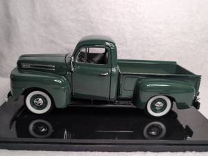 lot 1505 image: Ford F-1 Pickup Truck 118 Scale Die-Cast Model Green in Display Case
