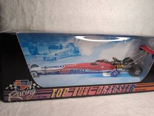 lot 2003 image: CarQuest Racing Top Fuel Dragster 125 Scale Die-Cast Metal Model