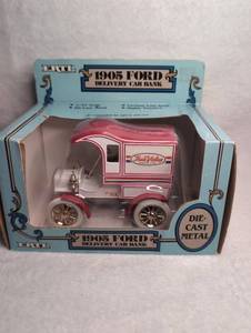 lot 3002 image: ERTL 1905 Ford Delivery Car Bank True Value Hardware 125 Scale Die-Cast