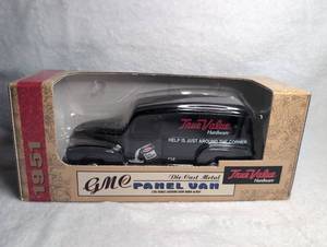 lot 3006 image: 1951 GMC Panel Van True Value Hardware Die-Cast Coin Bank 125 Scale by Ertl