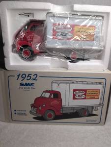 lot 3008 image: First Gear 1952 GMC Dry Goods Van True Value Cotter & Company 134 Scale Die-Cast Truck