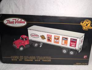 lot 3010 image: First Gear True Value Hardware 1959 IH RF-200 Tractor with 35 Tandem Axle Trailer 134 Scale Die-Cast