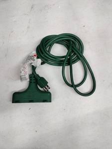 lot 20884 image: Green Indoor Extension Cord with 3-Outlet Power Block