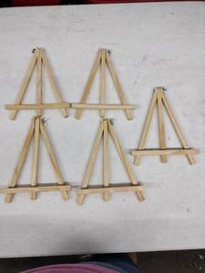 lot 20911 image: Set of 5 Mini Display Easels