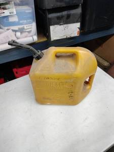 lot 35912 image: yellow 5-gallon diesel container