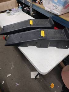 lot 35916 image: Heavy Duty Car Ramps