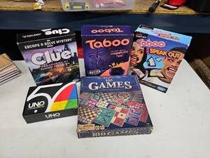 lot 35954 image: Lot of Party Games