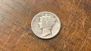 lot 6 image: 1942 Mercury Silver Dime Coin 90% Silver