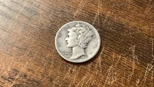 lot 7 image: 1941 Mercury Silver Dime Coin 90% Silver
