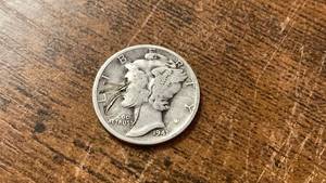 lot 8 image: 1941 Mercury Silver Dime Coin 90% Silver
