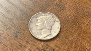lot 9 image: 1941 Mercury Silver Dime Coin 90% Silver