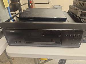 lot 10432 image: Denon DVD-3800BDCI Blu-ray Player with Philips DVP3690K DVD Player