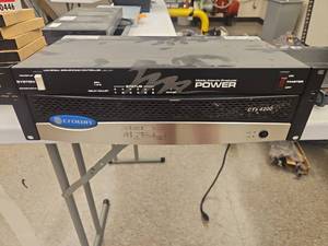 lot 10447 image: Crown CTs 4200 4-Channel Power Amplifier with Middle Atlantic USC-6R Power Sequencer