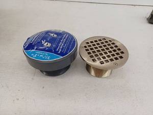 lot 15789 image: 3.5 X 3 Inch Levelbest With 3 Inch Spud And 5 5 Inch Strainer