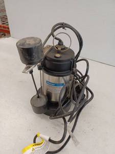 lot 15898 image: 13 HP Cast Iron Base Sump Pump