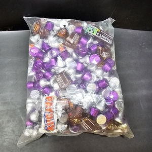 lot 4276 image: Assorted Chocolate Mix Candey assortment, 220 Pieces, 5LB. BB JUN 2025