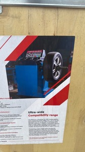 lot 406 image: Professional unused Wheel Balancer Machine with Computer Display