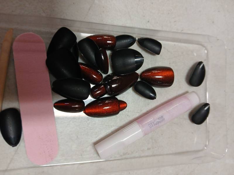 lot 27876 image: SeeWer Press On Nails Gel Reusable