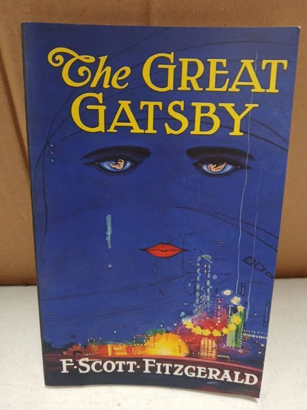 lot 27762 image: The Great Gatsby Book by F. Scott Fitzgerald Classic Literature Novel 2pk - Retail $8