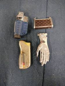 lot 62016 image: Set of 4 Lighters