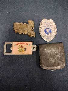 lot 62030 image: Set of 4 Small Items