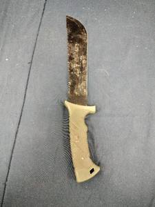lot 62048 image: Ozark Trail 10-inch machete